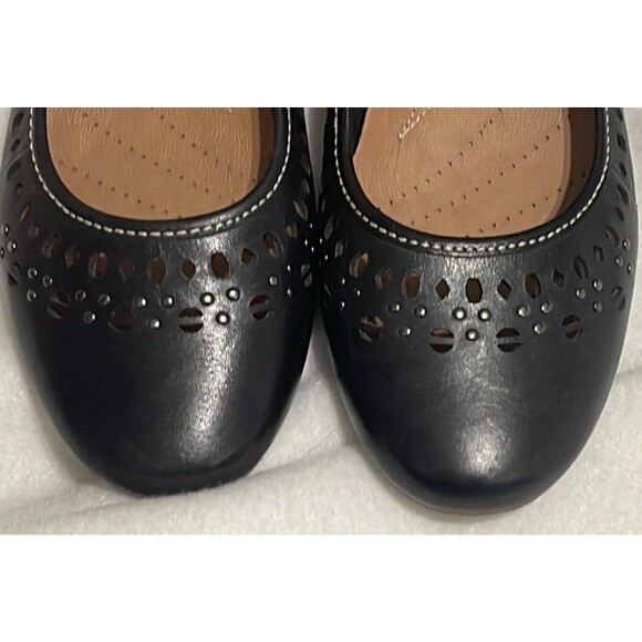 CLARKS OF ENGLAND Artisan Black Slip On Shoes Woman’s US 7.5 Comfort Wear Flats - Picture 3 of 8